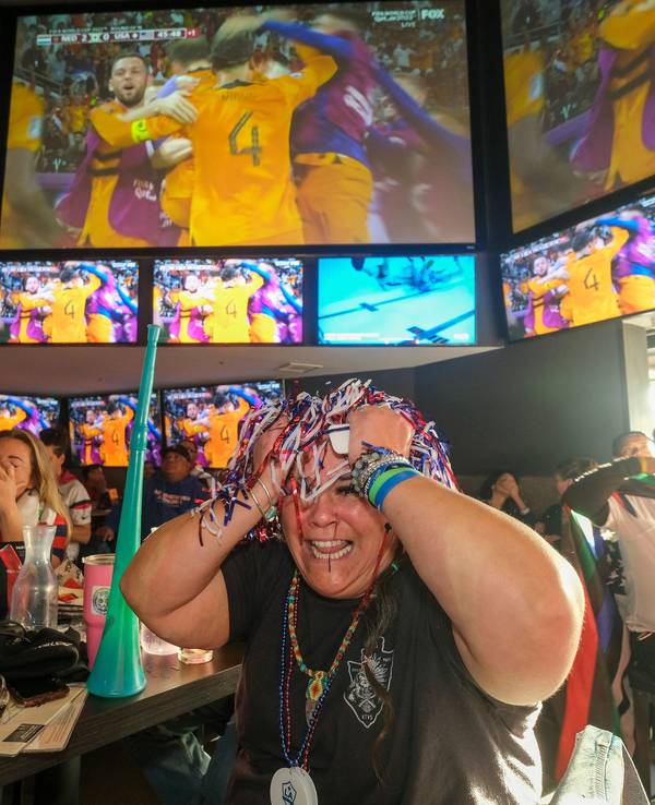 Fußballfan Misty Alvarez reagiert bei der Zuschauerparty nach dem Tor der Niederlande gegen die USA.
