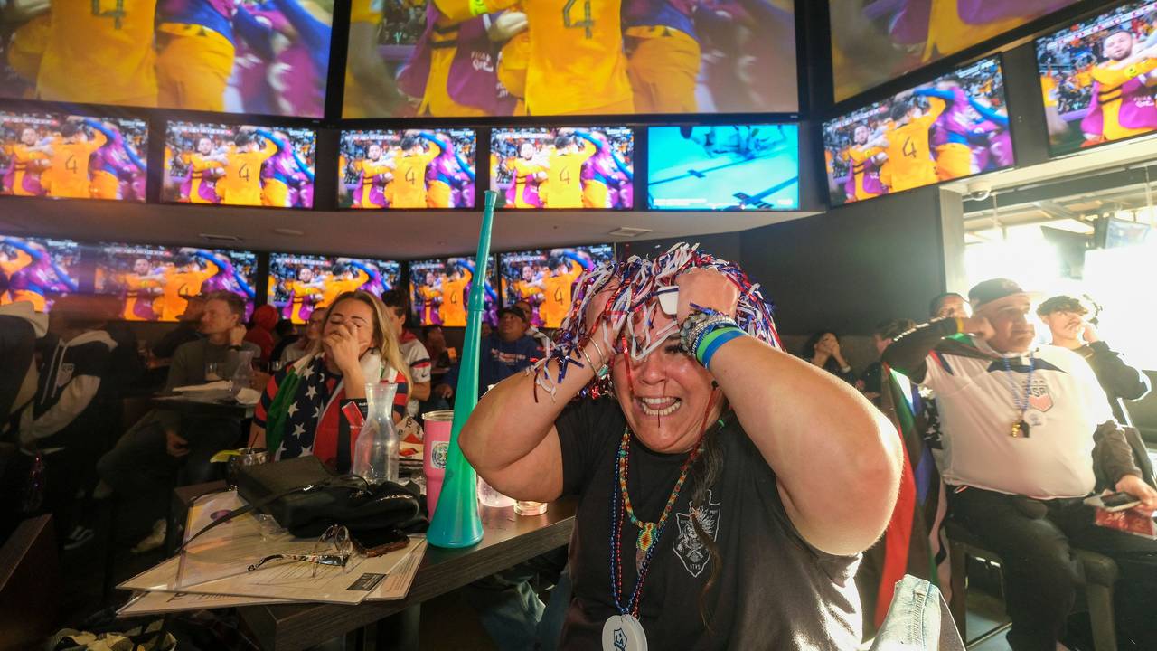 Fußballfan Misty Alvarez reagiert bei der Zuschauerparty nach dem Tor der Niederlande gegen die USA.