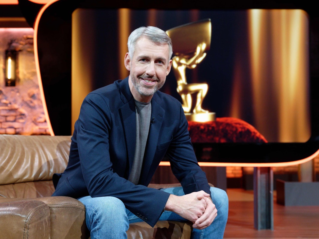 Der Entertainer Sebastian Pufpaff sitzt nach der Aufzeichnung der ersten Sendung der wieder aufgenommenen ProSieben-Comedyshow «TV total» im Studio. +++ dpa-Bildfunk +++