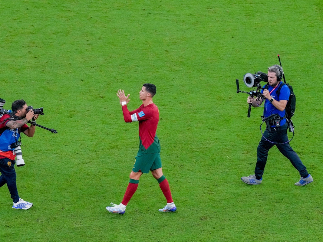 Cristiano Ronaldo wird fotografiert und gefilmt.