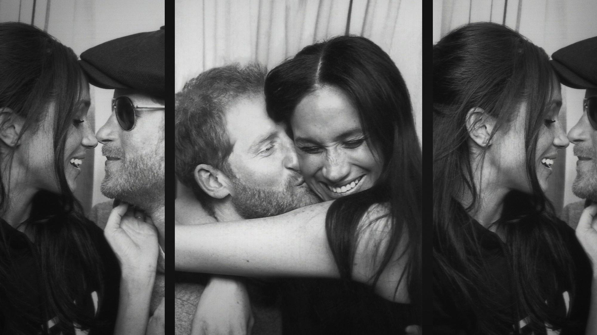 Das von Netflix veröffentlichte Schwarz-Weiße-Bild zeigt einen sehr privaten Moment aus der Dokumentation „Harry & Meghan“. Hier sind Prinz Harry und Herzogin Meghan innig verliebt und glücklich.