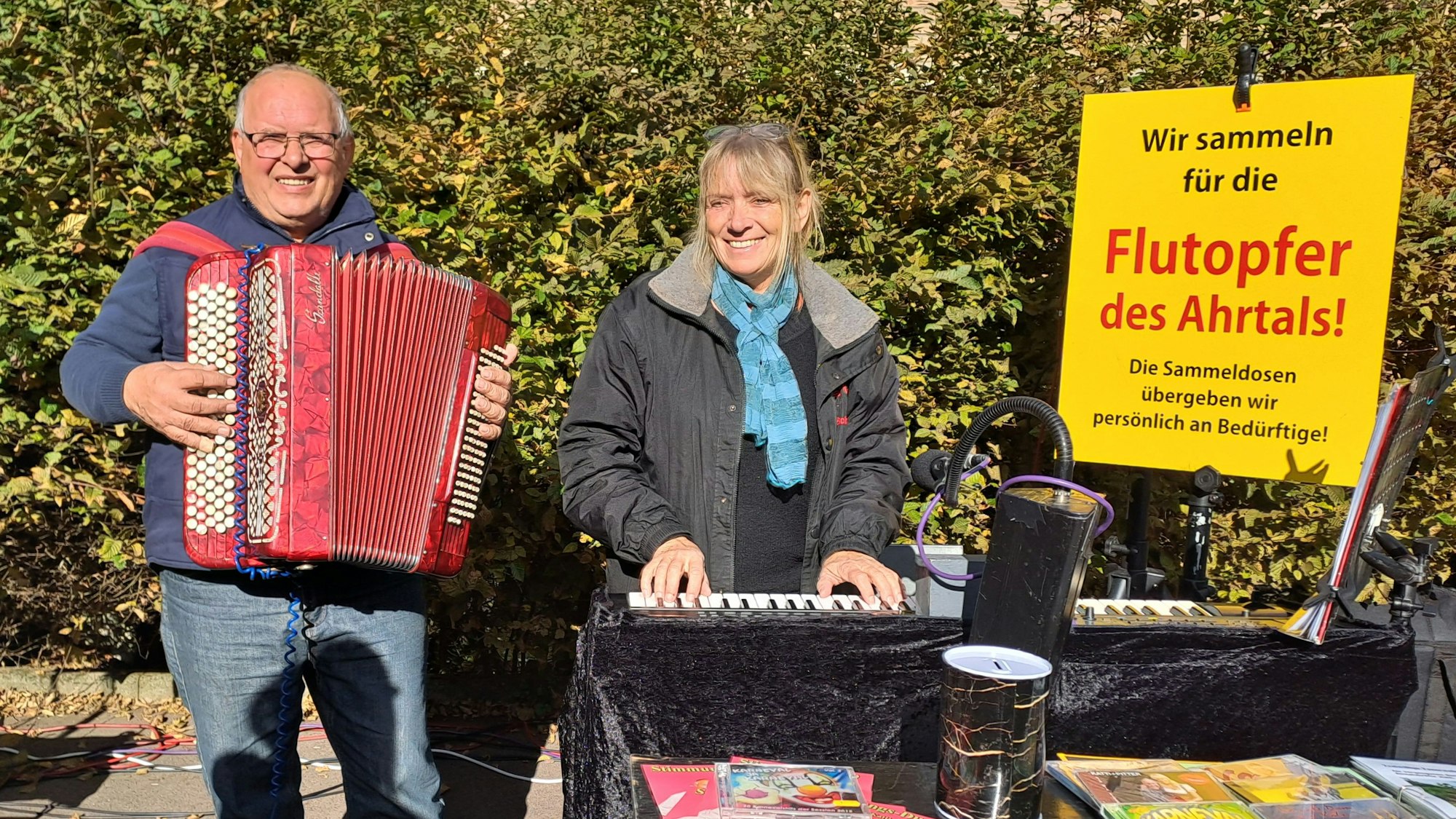 Kölner Gesangsduo singt auf Parkplatz