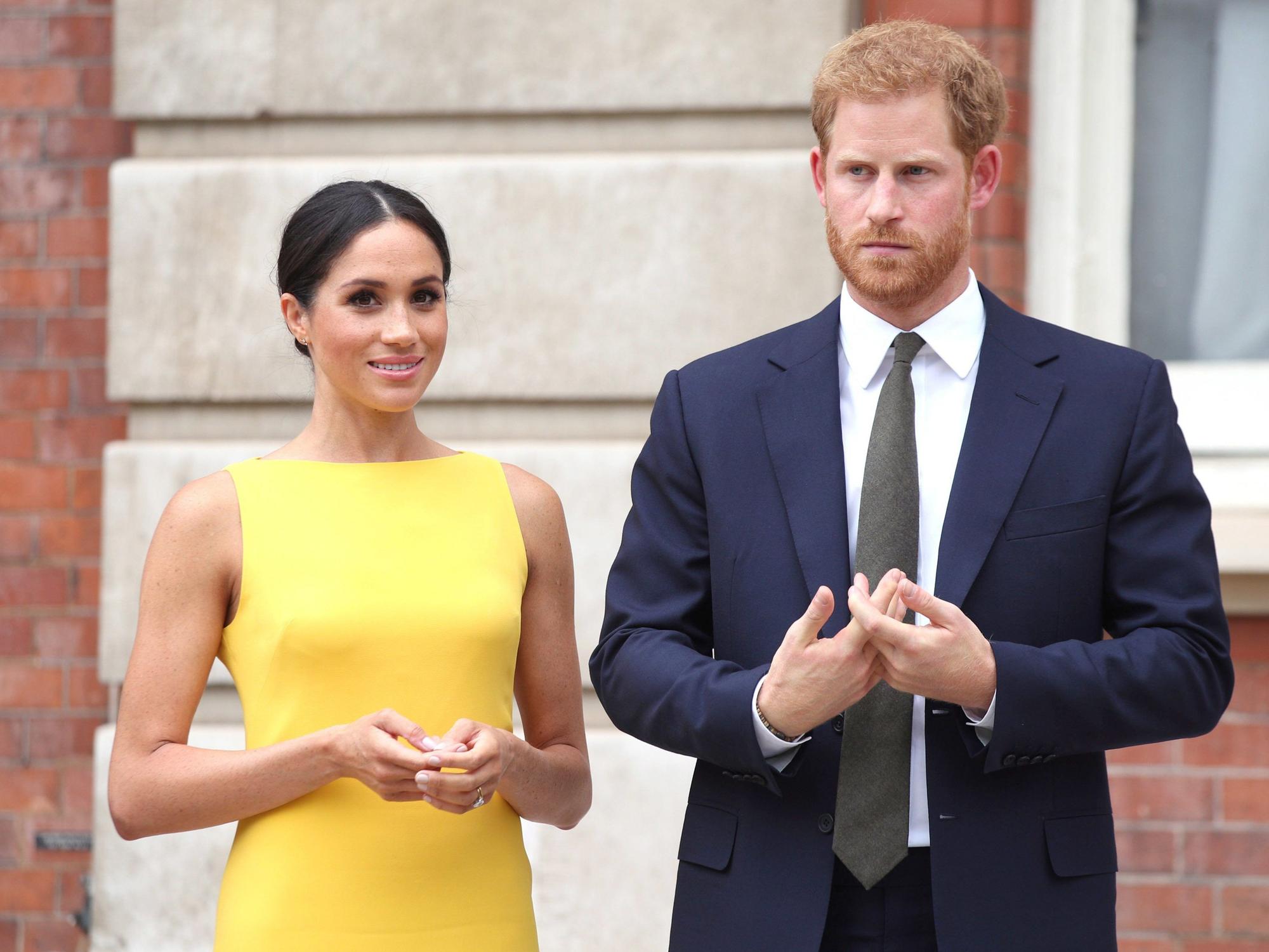 Prinz Harry von Großbritannien und seine Frau Meghan während eines Empfangs im Marlborough House.