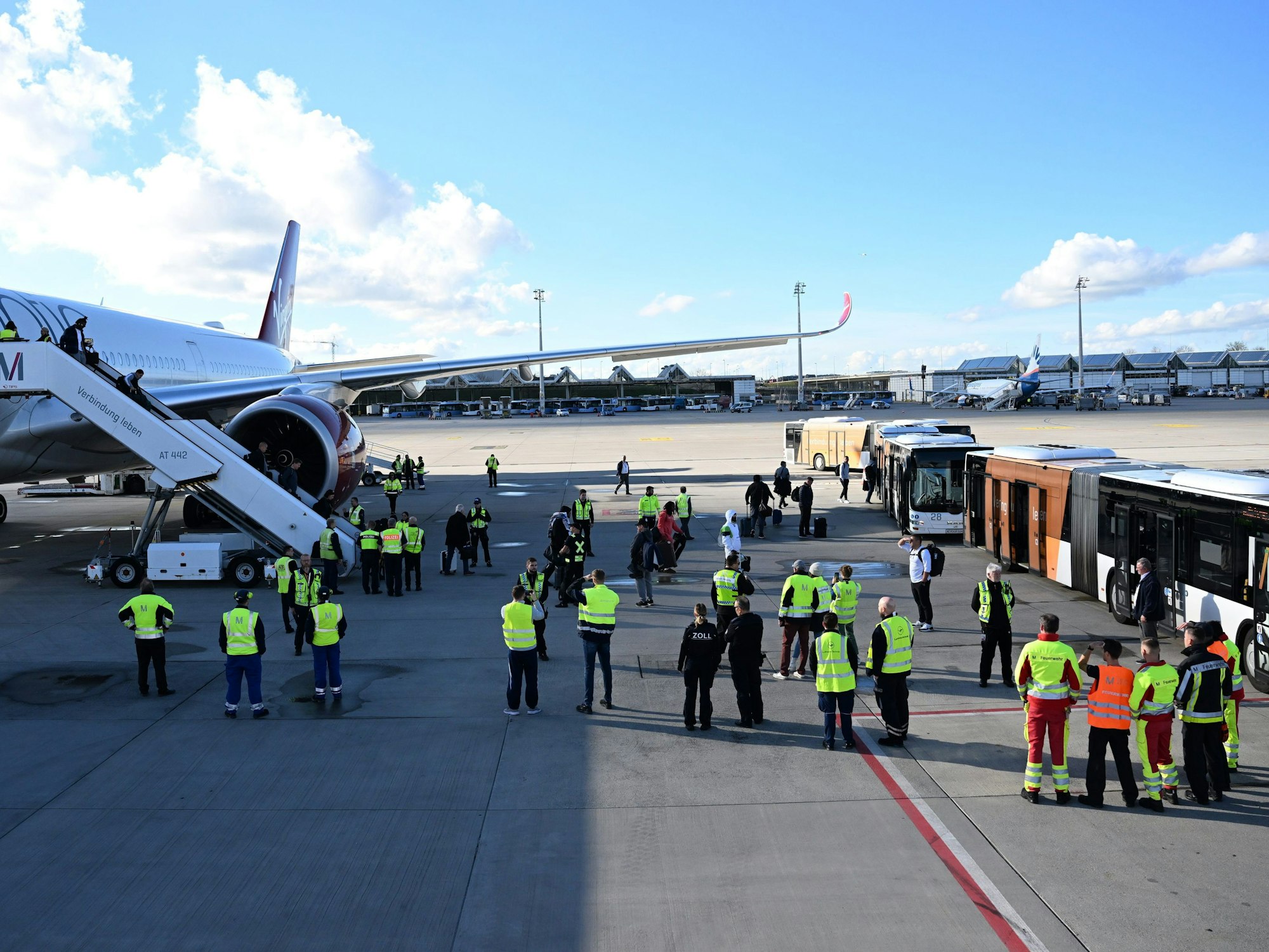 Am Flughafen München (hier ein Archivfoto) musste eine Start- und Landebahn wegen eines Protests gesperrt werden.