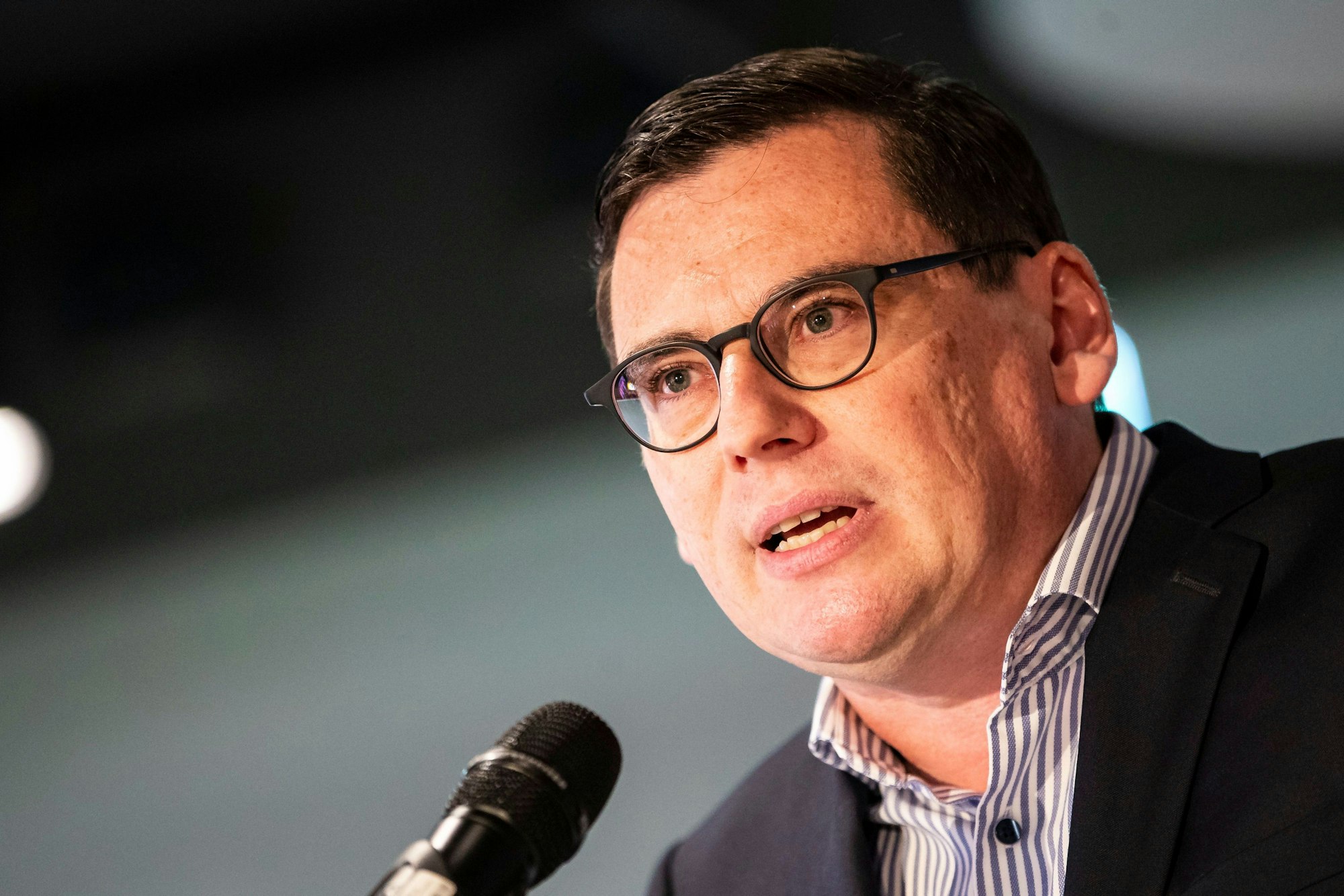 Oliver Leki, Finanzvorstand des SC Freiburg, spricht während der Eröffnung des Europa-Park Stadions am 7. Oktober 2021.