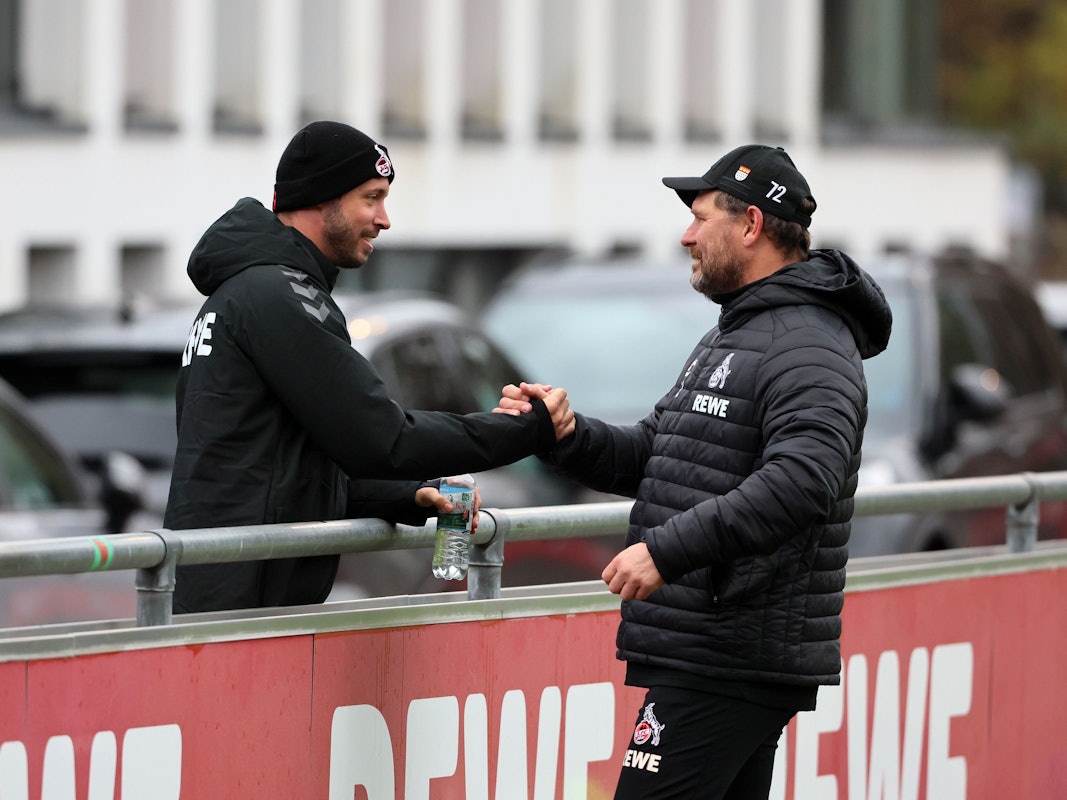 1. FC Köln, Training, von links: Mark Uth, Steffen Baumgart (1. FC Köln), 08.12.2022, Bild: Herbert Bucco