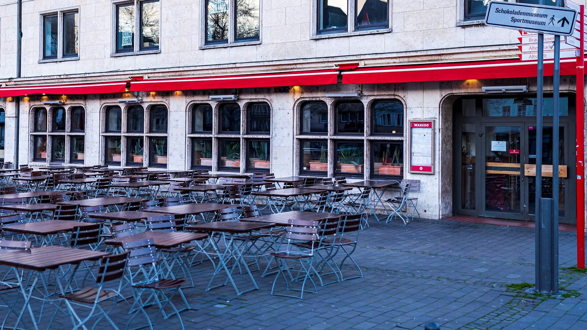 Das Foto zeigt das ehemalige Steakhaus Maredo am Kölner Heumarkt.