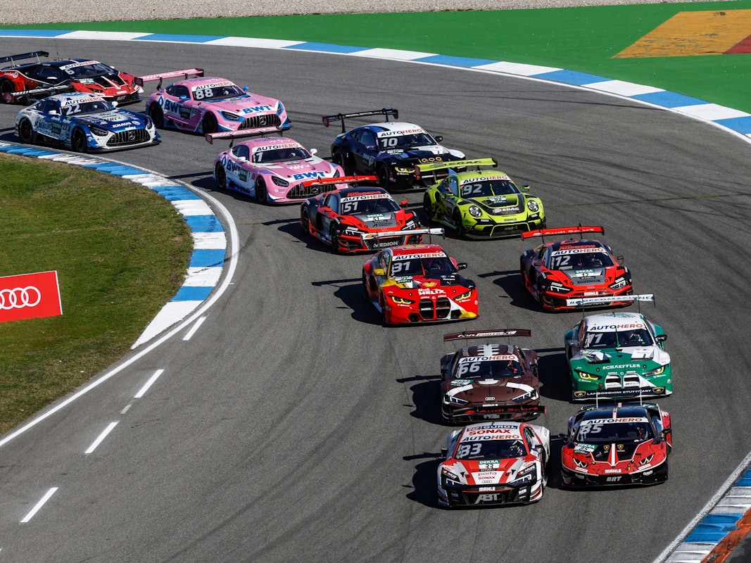 DTM auf dem Hockenheimring: Das Fahrerfeld ist im letzten Rennen der Saison auf der Strecke.