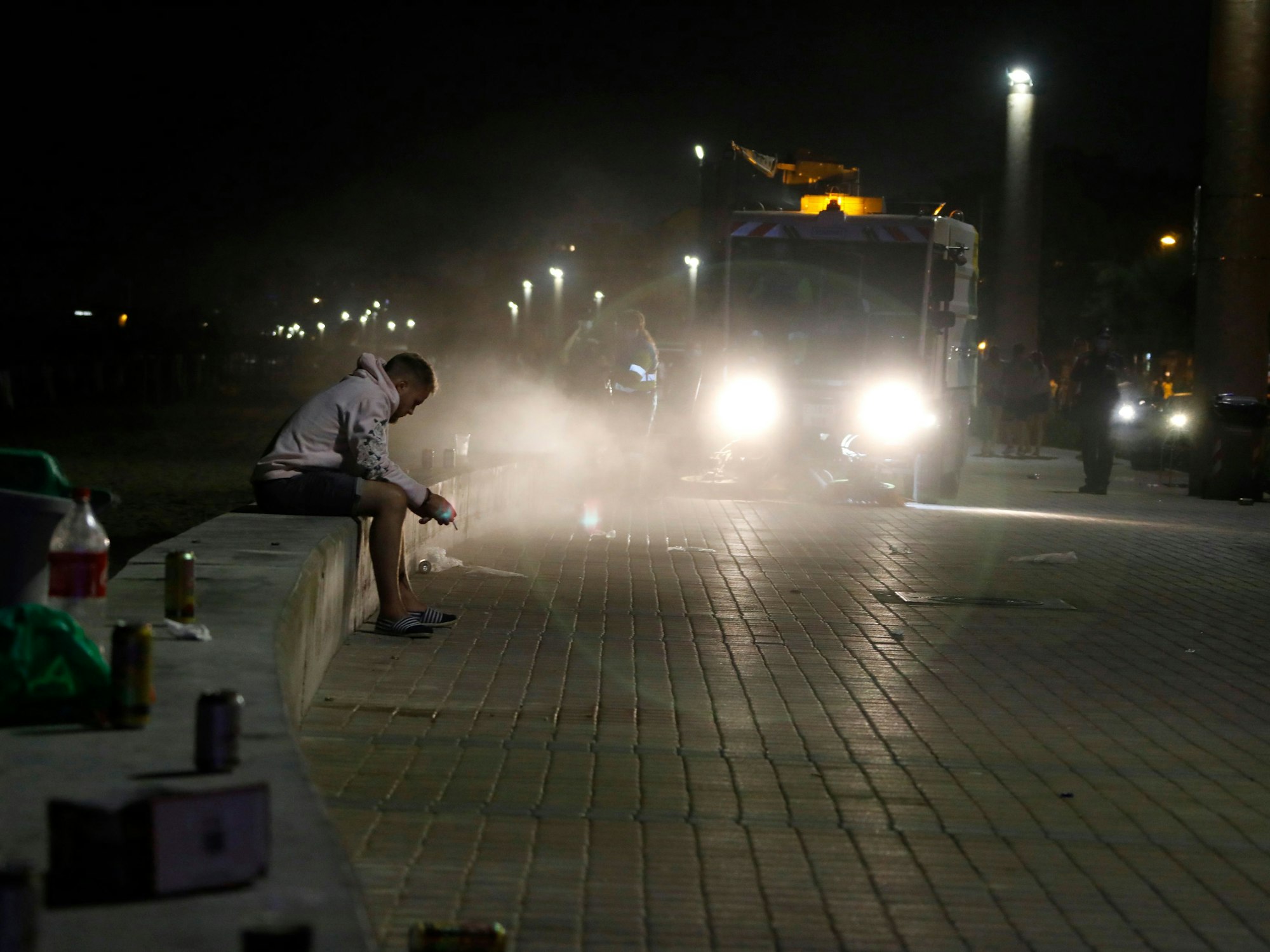 Nach der Schließung der Bars am Strand von Arenal auf Mallorca. Ein Teil der Gemeinde verkommt Anwohnerinnen und Anwohnern zufolge immer mehr.