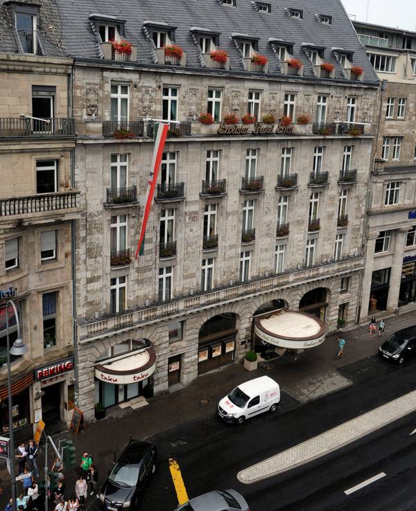 Der Eingang des Hotel Excelsior in Köln