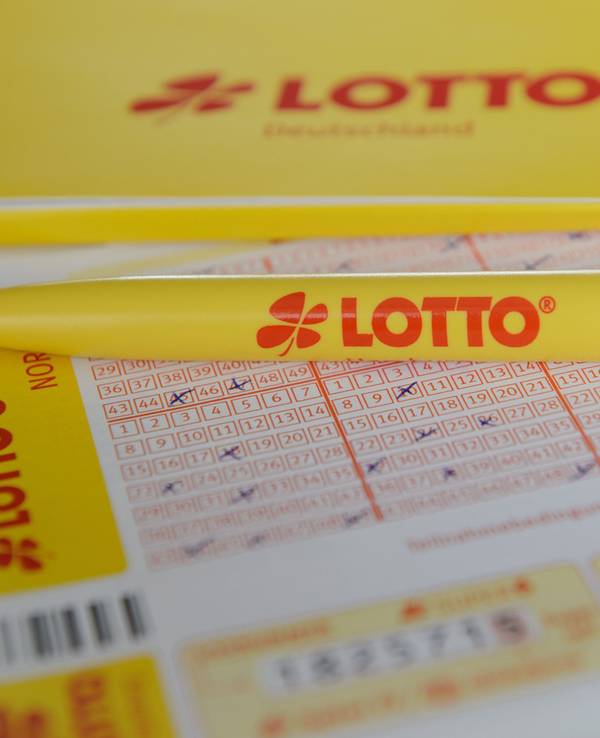 Zusehen sind ausgefüllte Lottoscheine aus der „6 aus 49“ Ziehung. (Symbolbild)