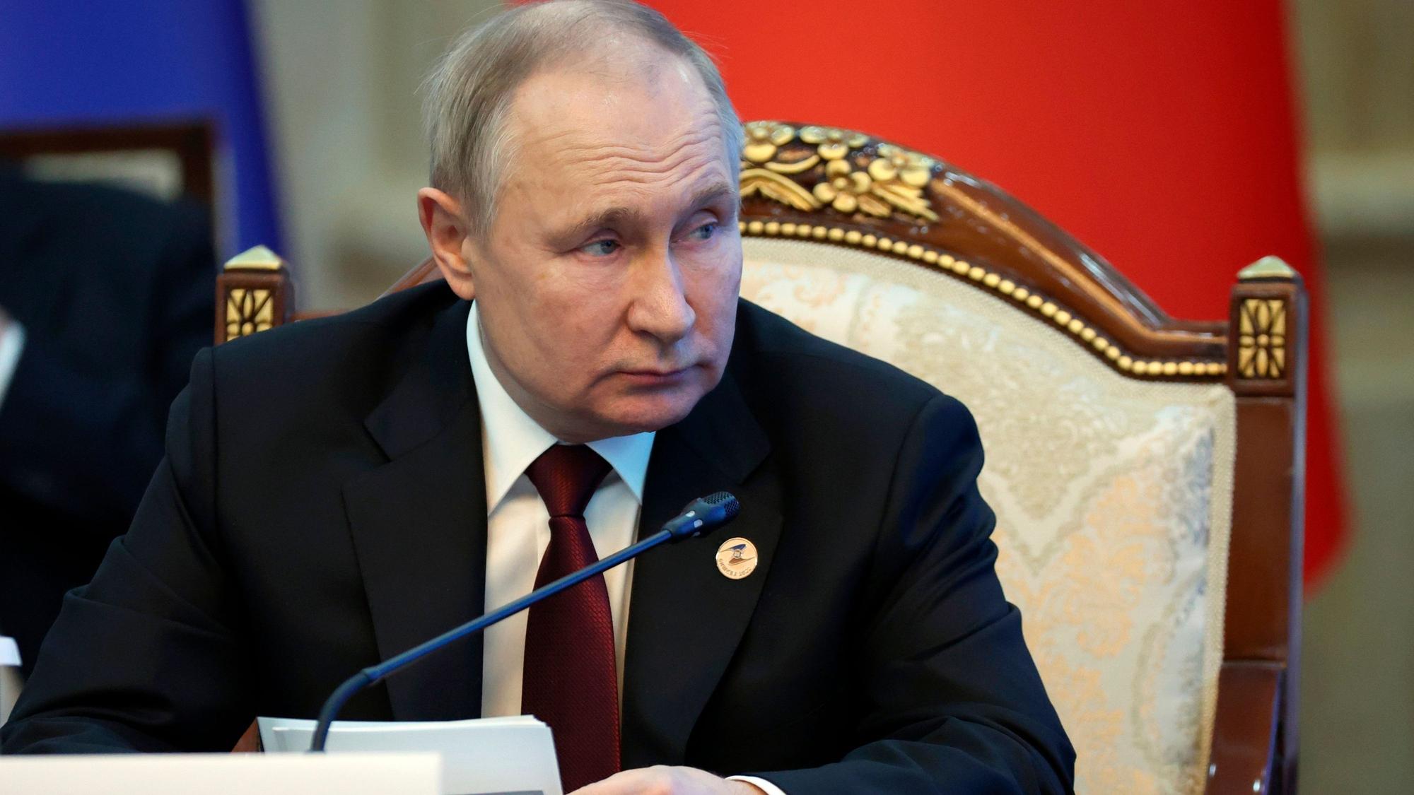 Dieses von der staatlichen russischen Nachrichtenagentur Sputnik via AP veröffentlichte Foto zeigt Wladimir Putin bei einem Gipfeltreffen des Zwischenstaatlichen Rates der Eurasischen Wirtschaftsunion (EAEU).