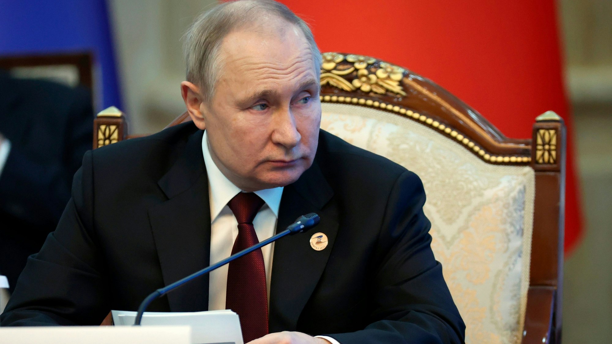 Dieses von der staatlichen russischen Nachrichtenagentur Sputnik via AP veröffentlichte Foto zeigt Wladimir Putin bei einem Gipfeltreffen des Zwischenstaatlichen Rates der Eurasischen Wirtschaftsunion (EAEU).