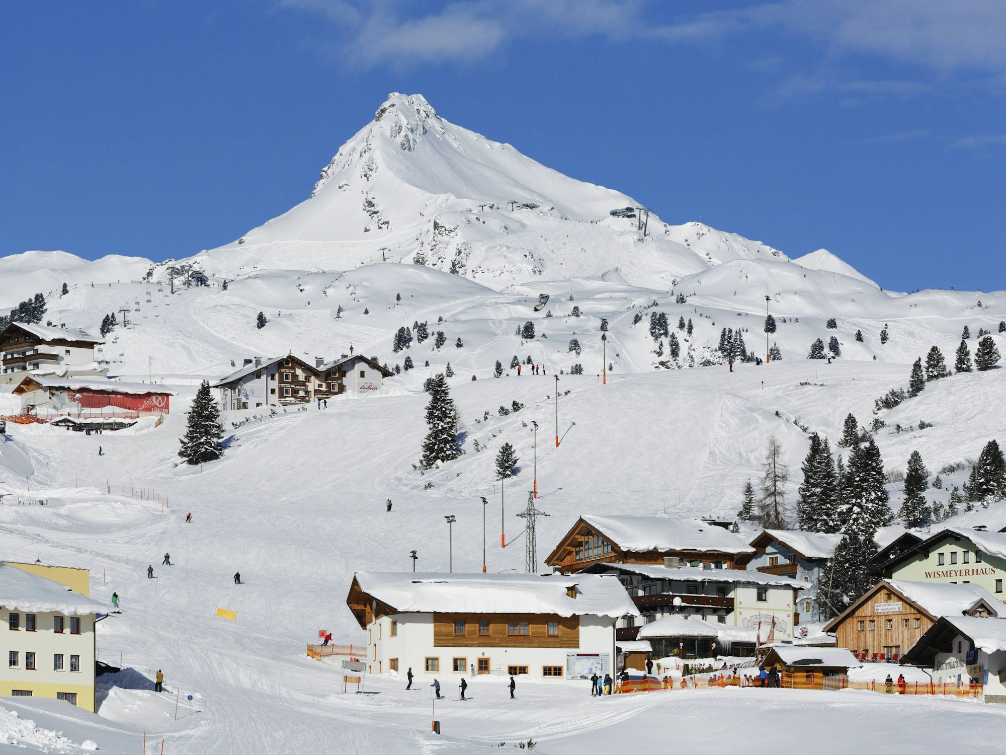 Zusehen ist das Skigebiet Obertauern im Salzburger Land, Österreich.
