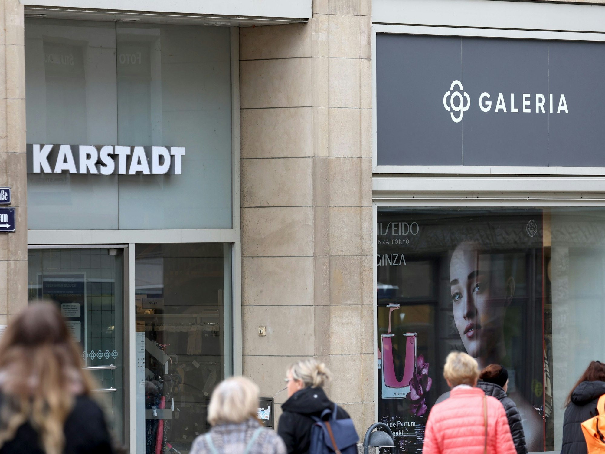 Nach der Ankündigung des Kaufhauskonzerns Galeria Karstadt Kaufhof, zahlreiche Häuser in Deutschland zu schließen, mehrt sich die Sorge.