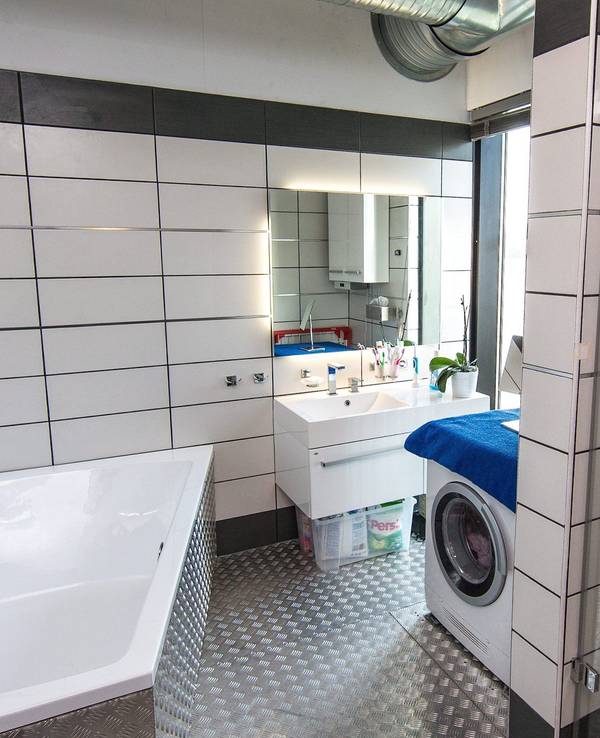 Die Familie rätselt über gelben Qualm aus der Dusche. Hier ein Symbolfoto von einem Badezimmer.