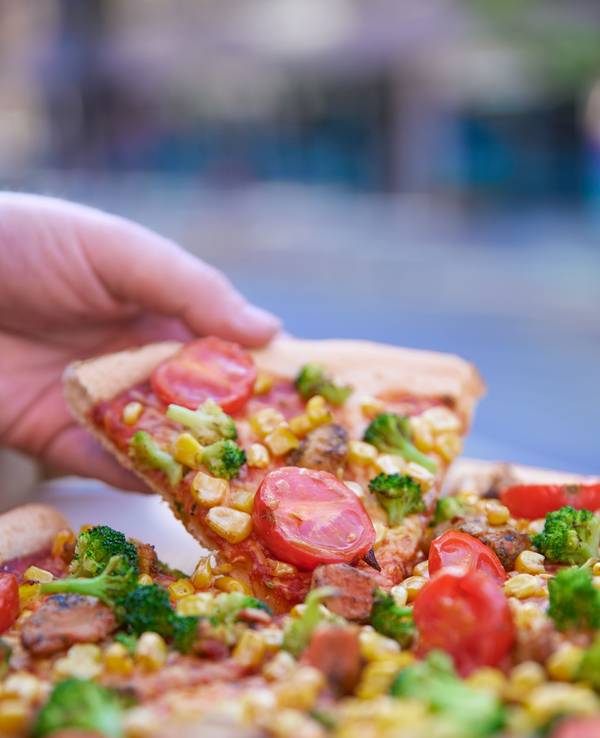 Die Fast-Food-Kette Domino's bietet ab Januar 2023 eine neue Pizza mit besonderem Belag an.