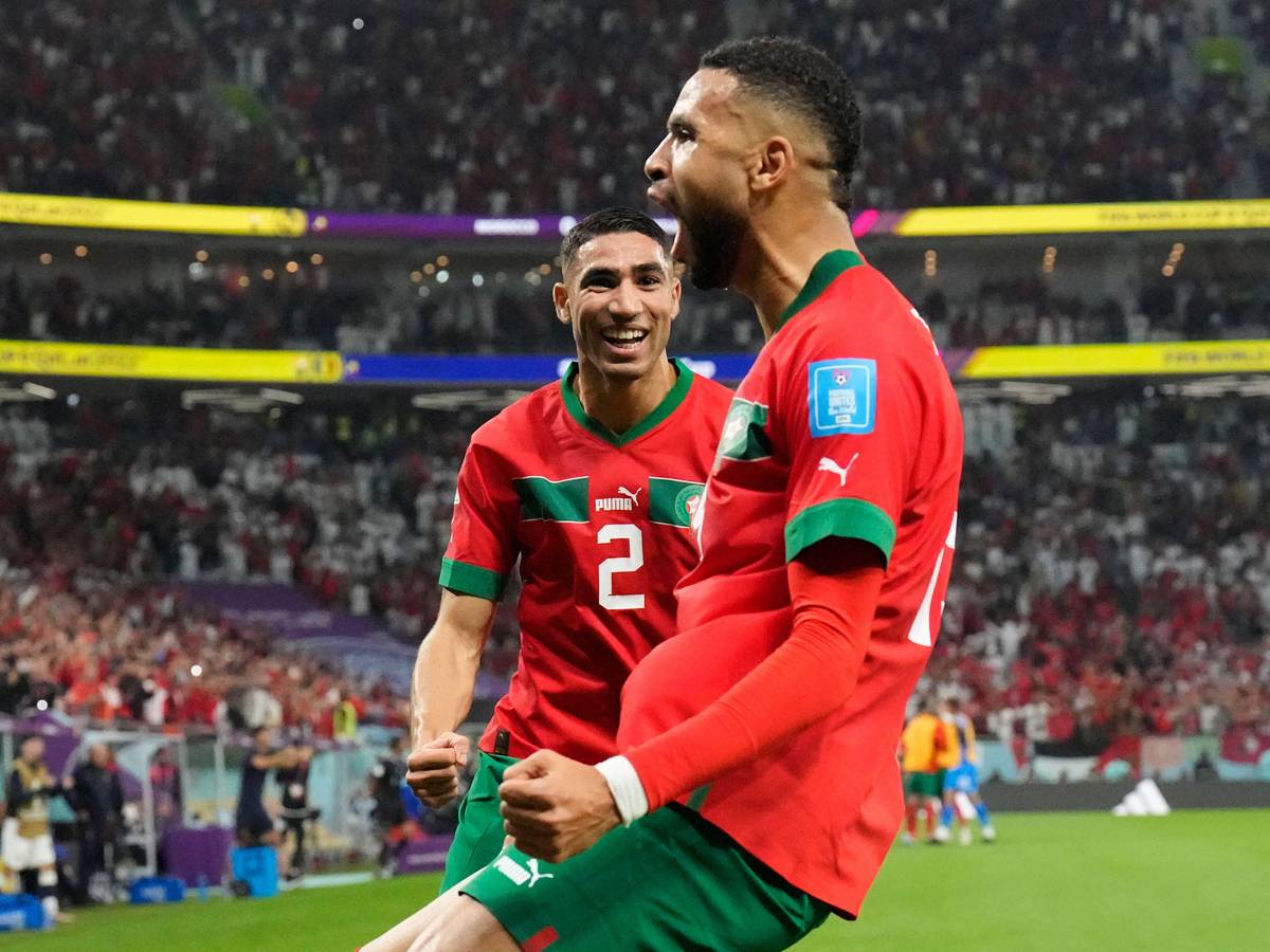 Marokkos Youssef En-Nesyri jubelt mit Achraf Hakimi.
