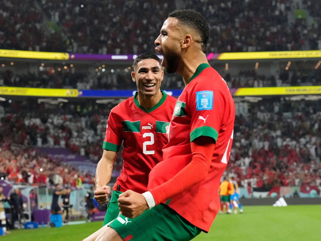 Marokkos Youssef En-Nesyri jubelt mit Achraf Hakimi.