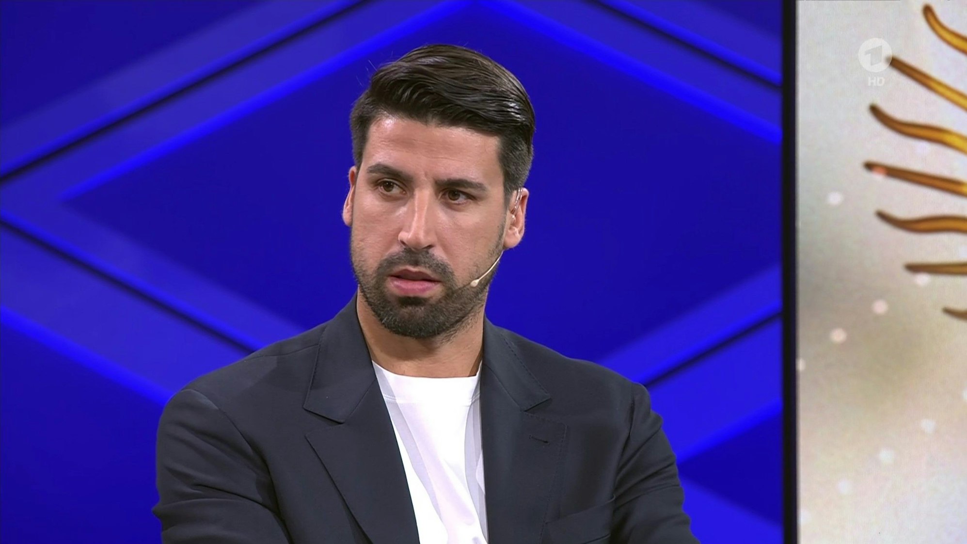Sami Khedira spricht im ARD-Studio bei der Übertragung zur WM 2022.