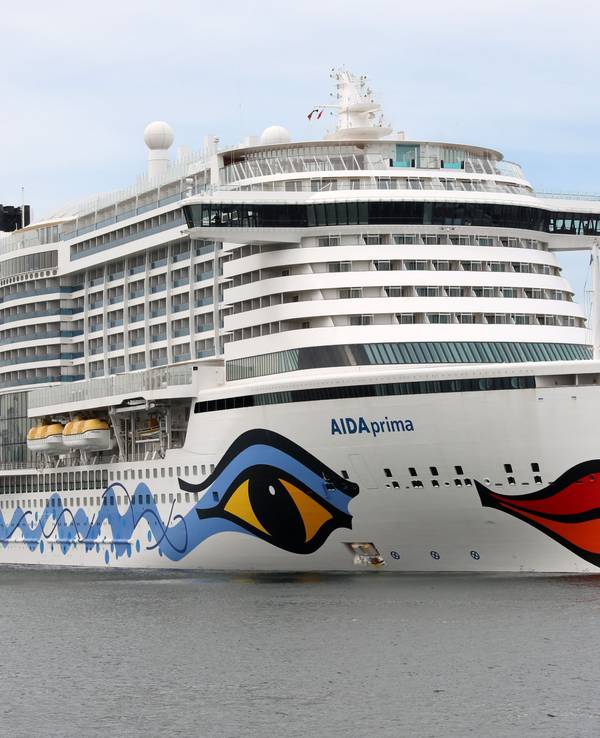 Die „Aidaprima“ hat ohne Passagiere am Kreuzfahrtterminal festgemacht.