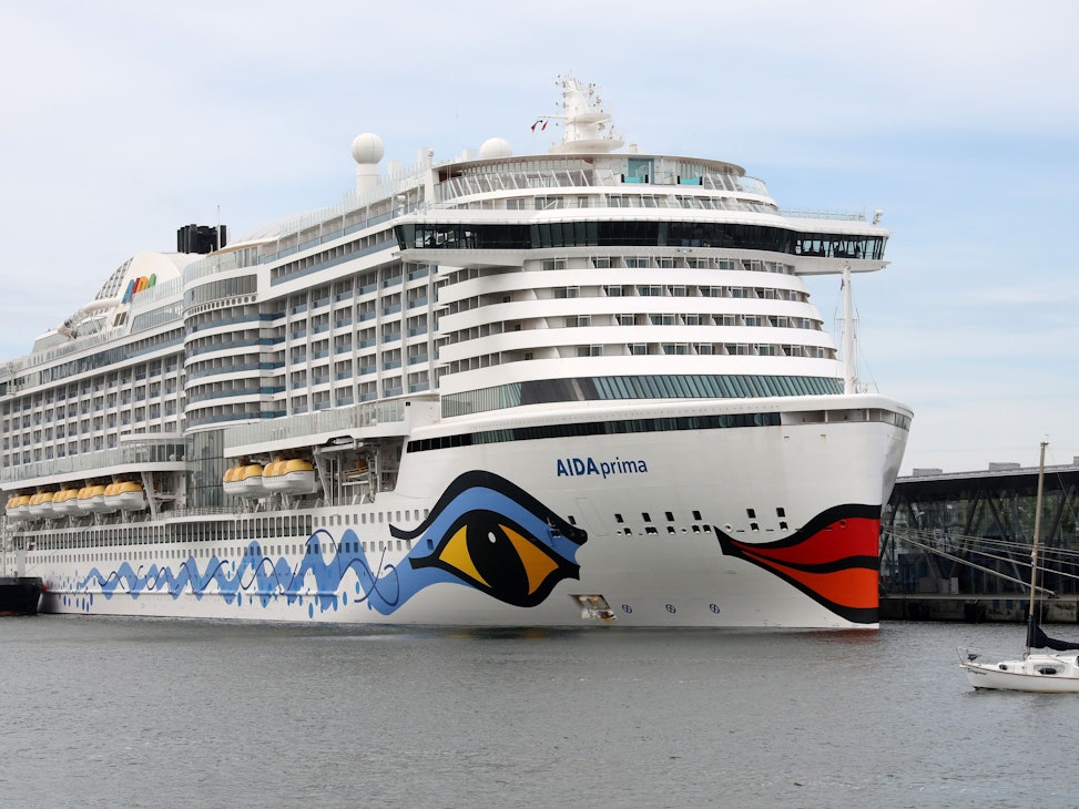 Die „Aidaprima“ hat ohne Passagiere am Kreuzfahrtterminal festgemacht.