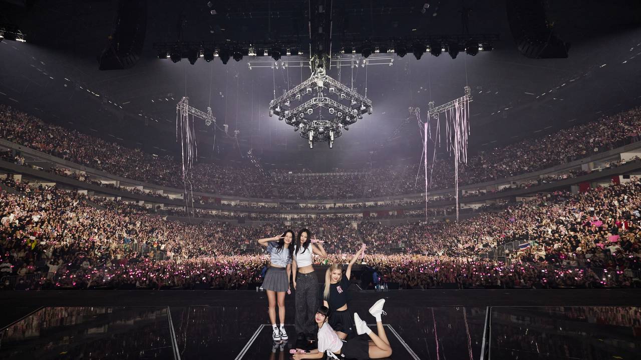 Blackpink machte am 8. Dezember 2022 bei ihrem Konzert ein Abschlussfoto mit den Fans.