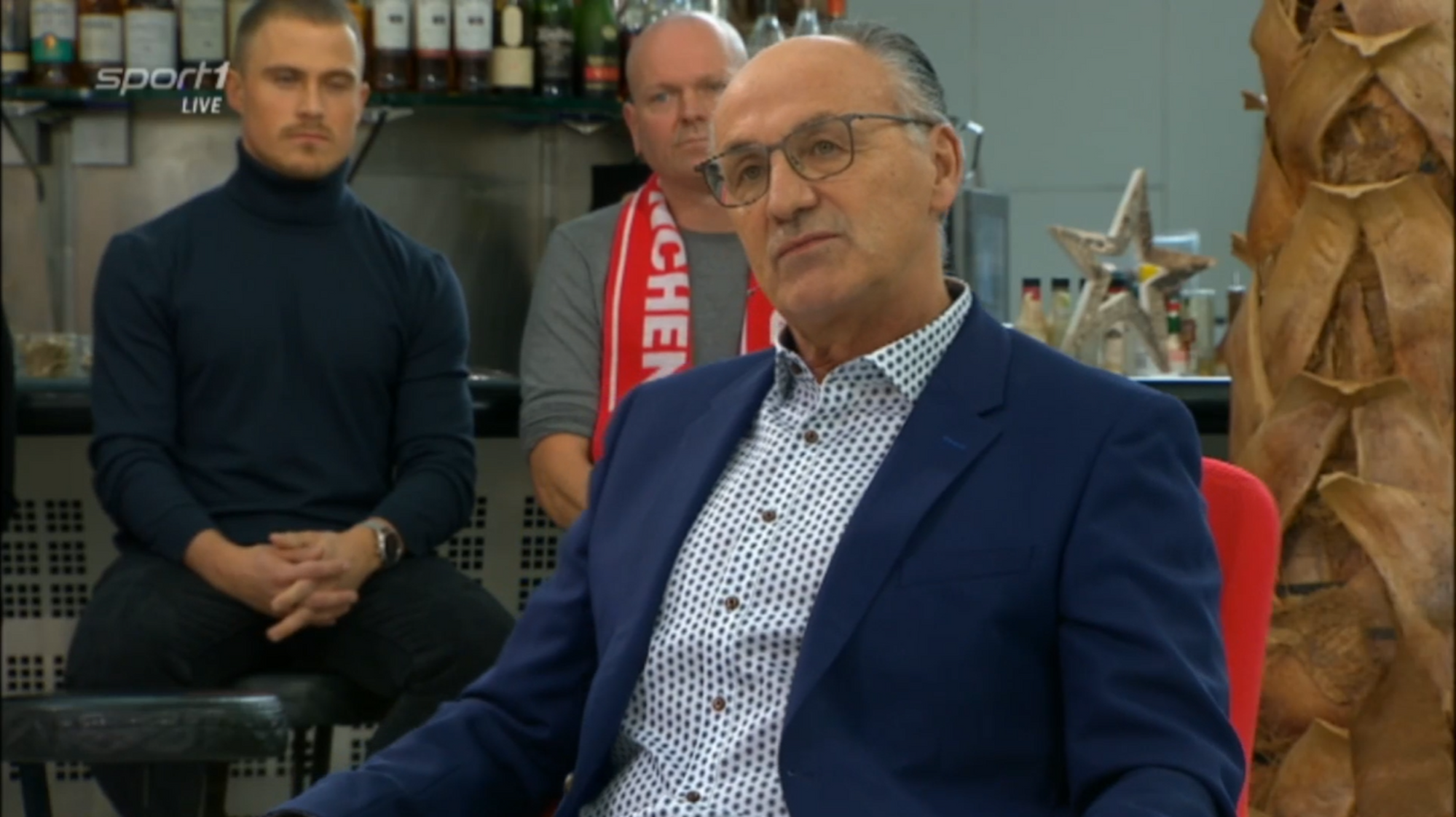 Jürgen Kohler sitzt in der Runde beim WM-Doppelpass auf Sport 1.