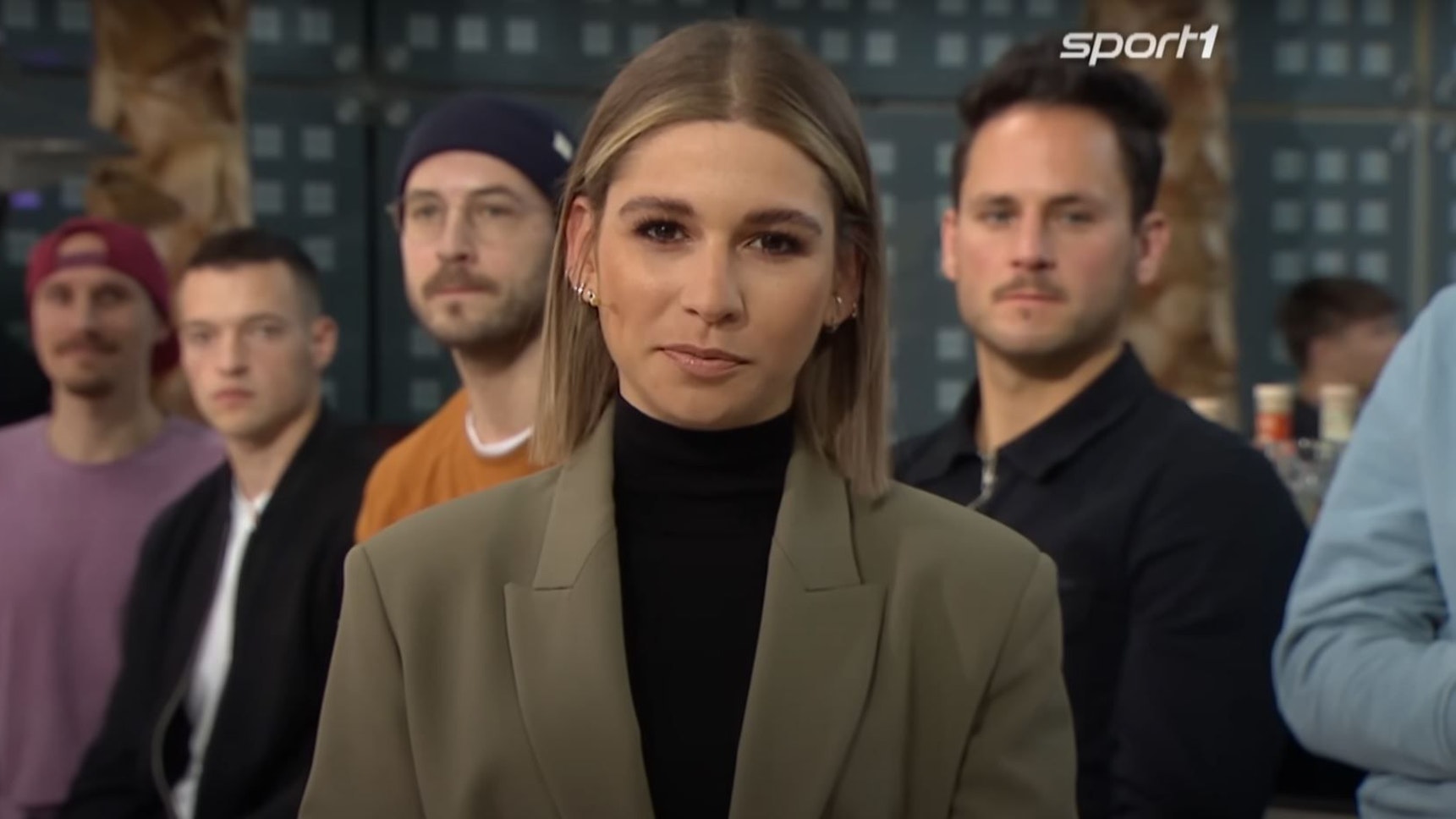 Jana Wosnitza als Co-Moderatorin im Doppelpass auf Sport1 im Bild.