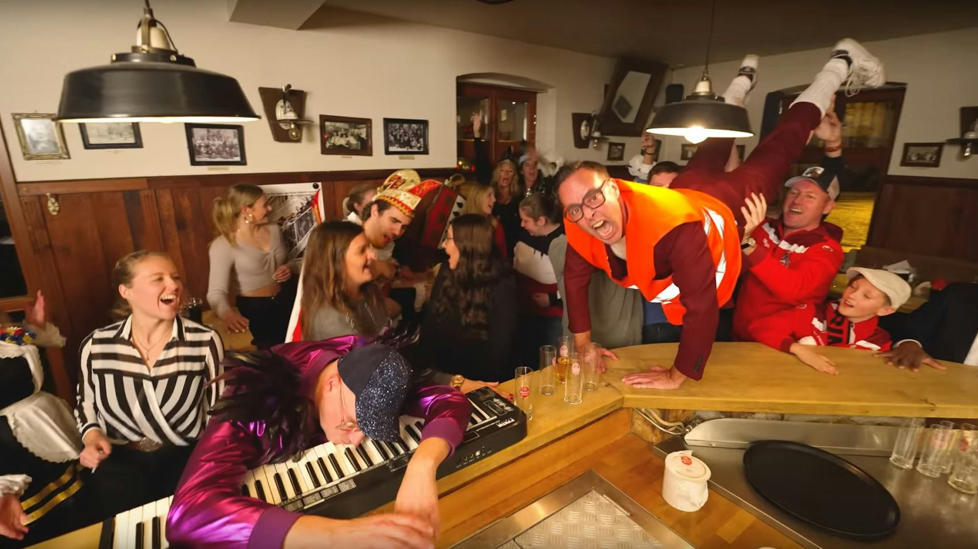 Till Quitmann in seinem Video zum Klimakleber-Song.