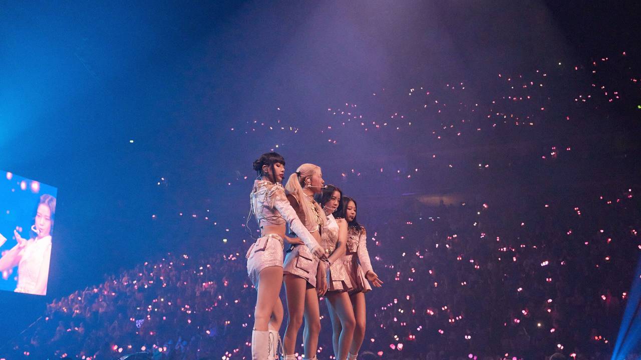 Blackpink stehen am 9. Dezember 2022 auf der Bühne.