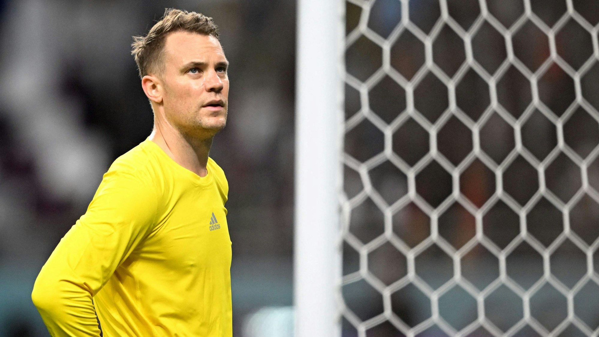 Manuel Neuer schaut nachdenklich.