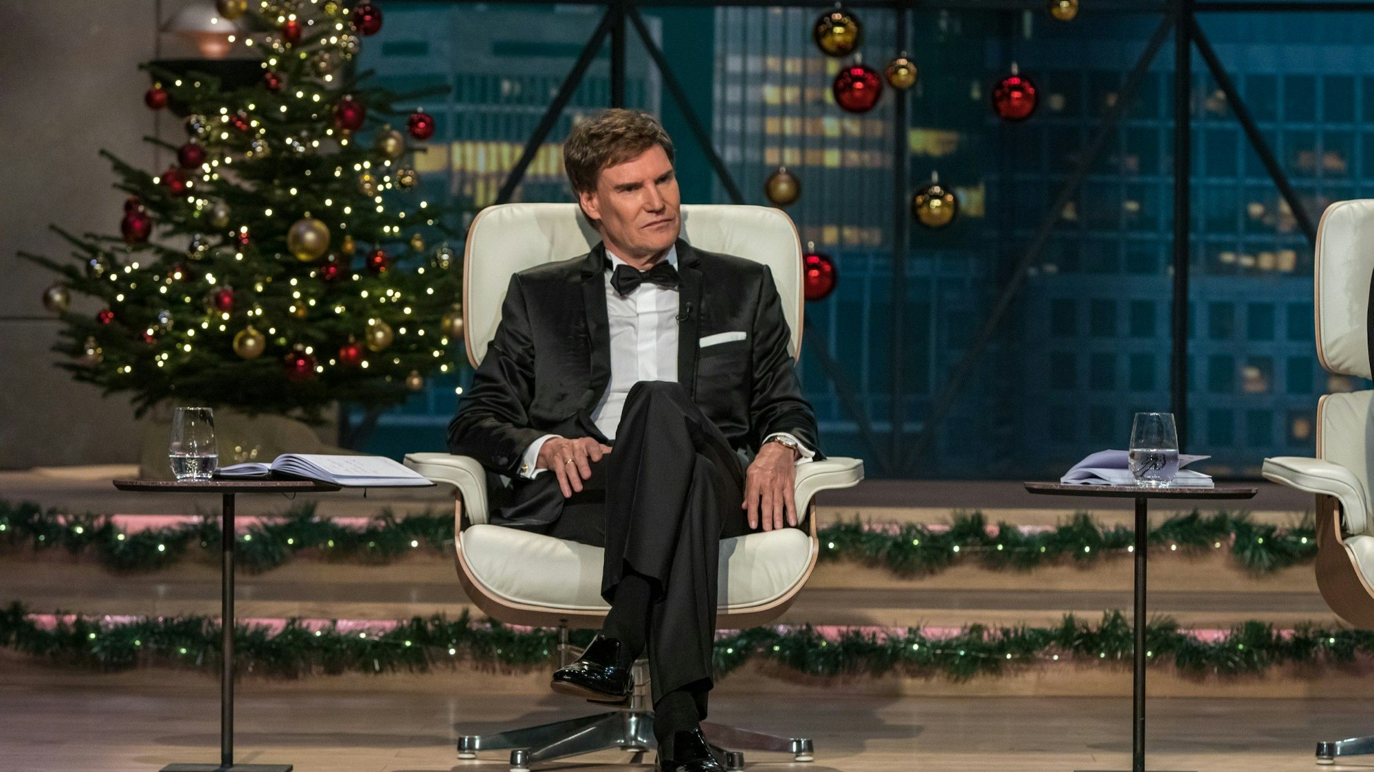 Investor Carsten Maschmeyer nimmt die Idee von Lesido genau unter die Lupe.