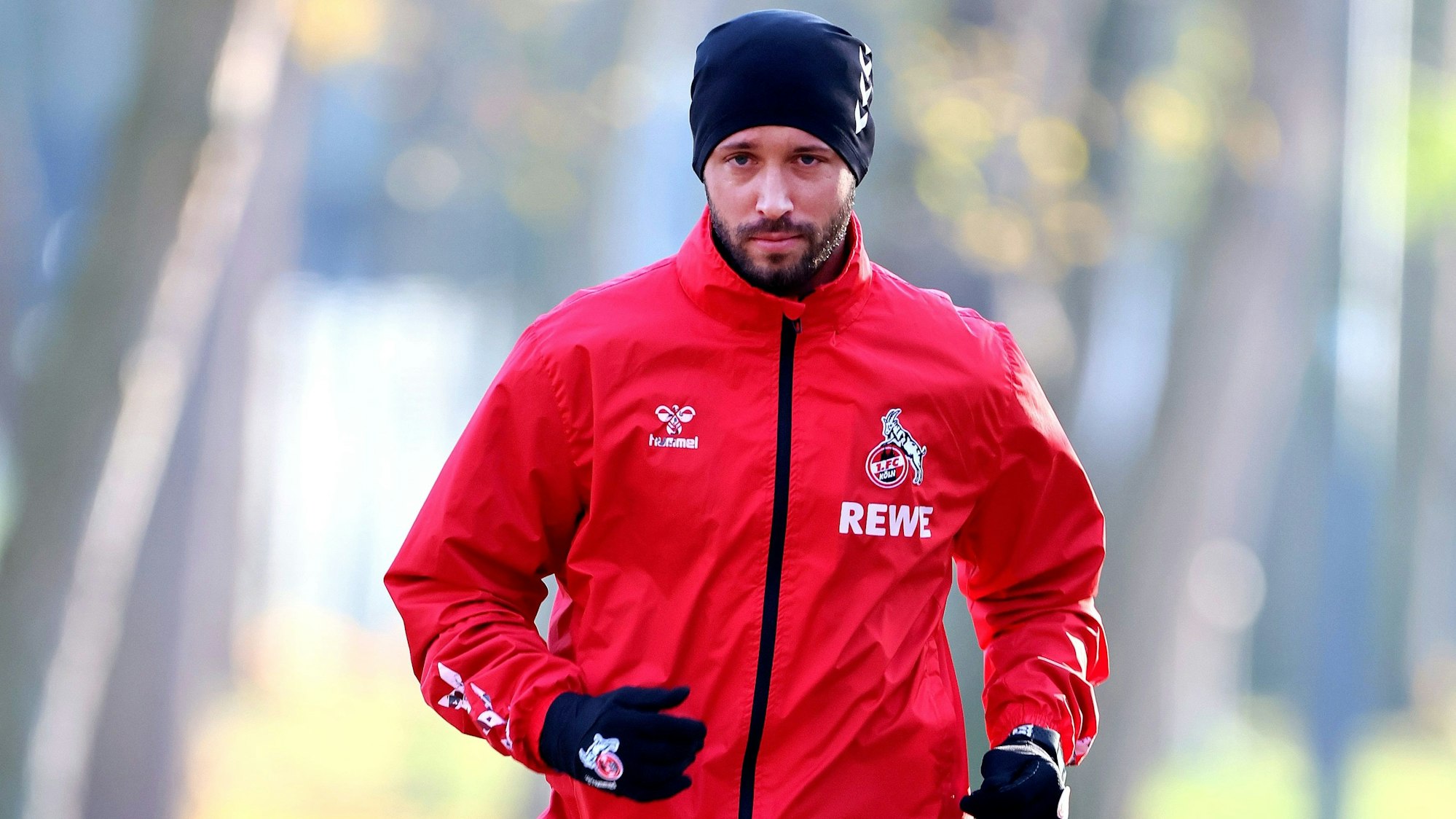 Mark Uth joggt durch den Grüngürtel.