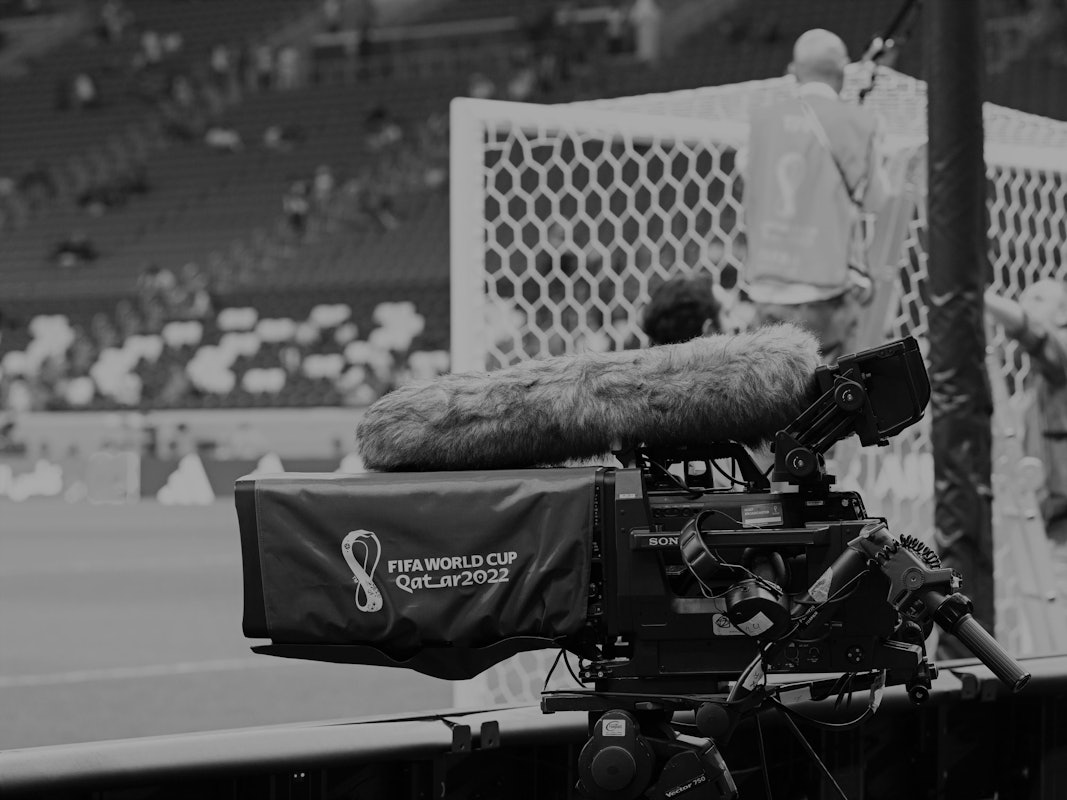 Kamera und Mikrofon am Spielfeldrand bei der WM im Katar am 1. Dezember 2022.