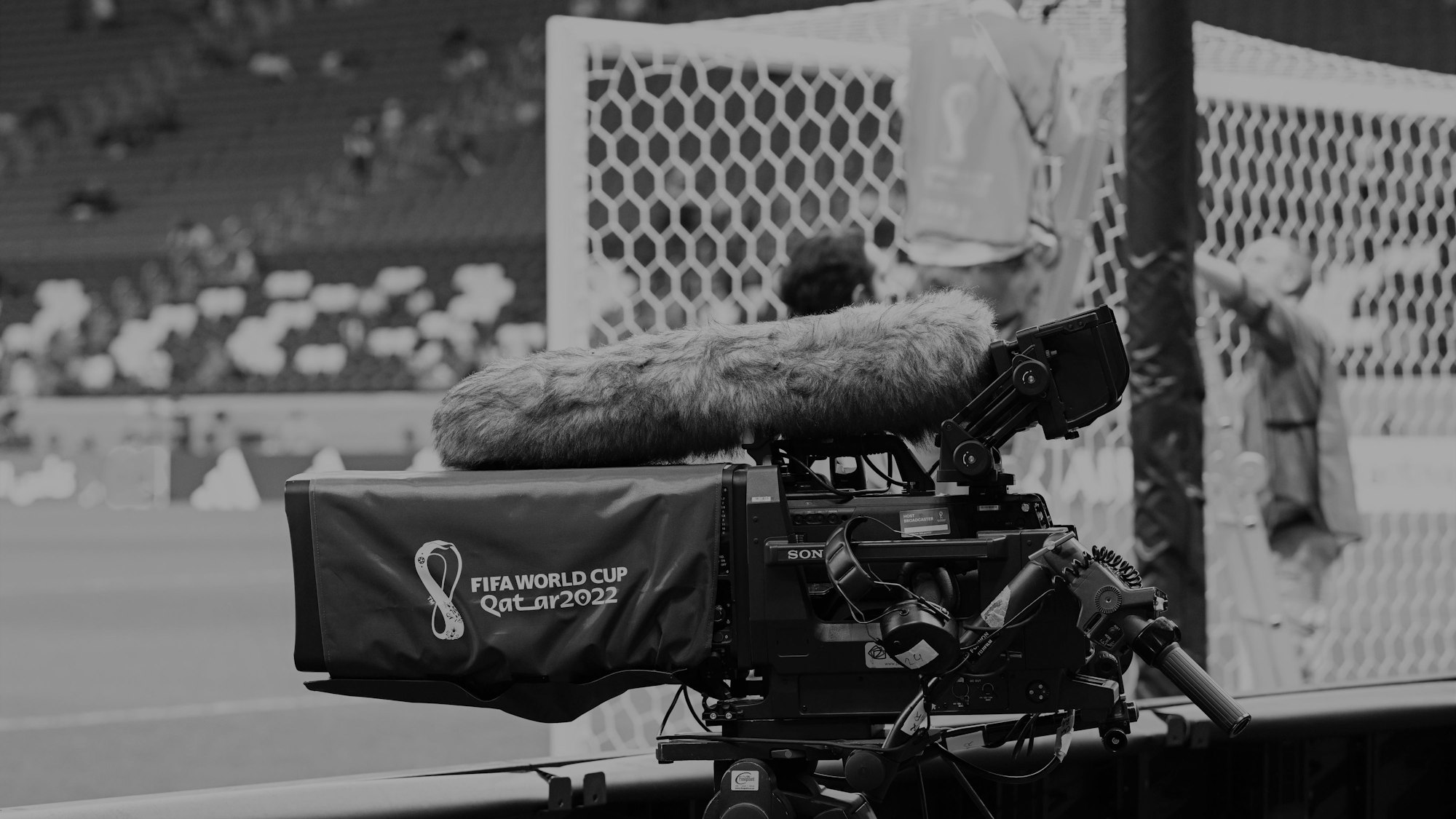Kamera und Mikrofon am Spielfeldrand bei der WM im Katar am 1. Dezember 2022.