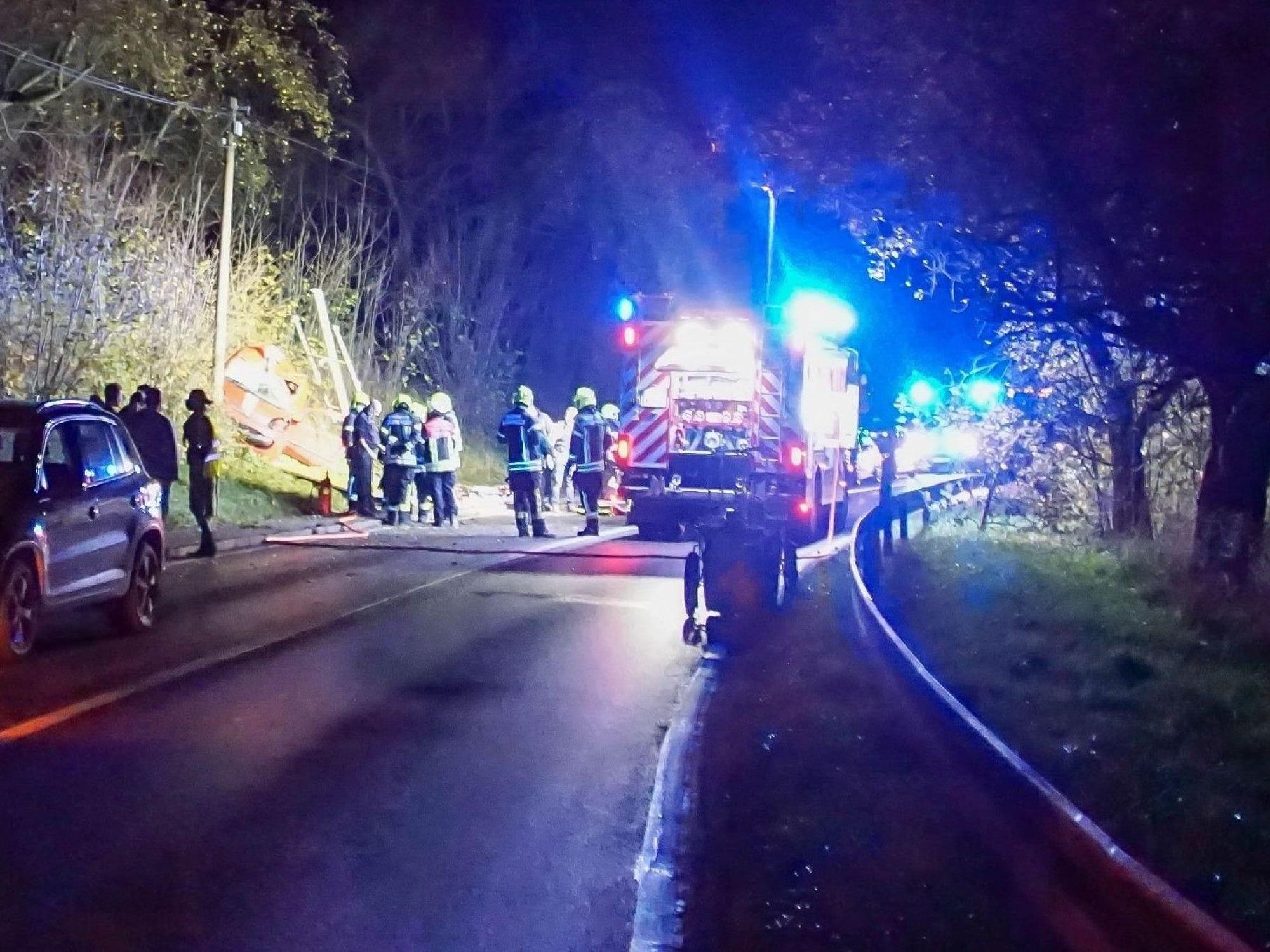 Bei dem Unfall wurde ein Auto-Fahrer lebensgefährlich verletzt. Hier ein Archivfoto von einem Rettungseinsatz.