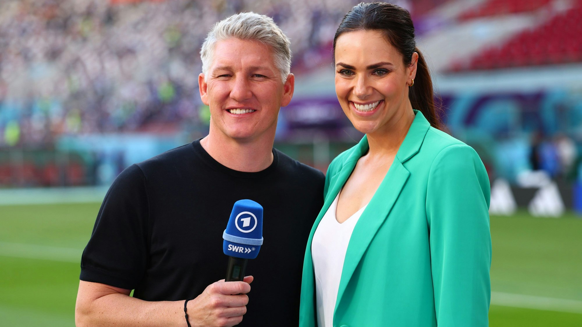Bastian Schweinsteiger und Esther Sedlaczek sind bei der WM für die ARD im Einsatz.