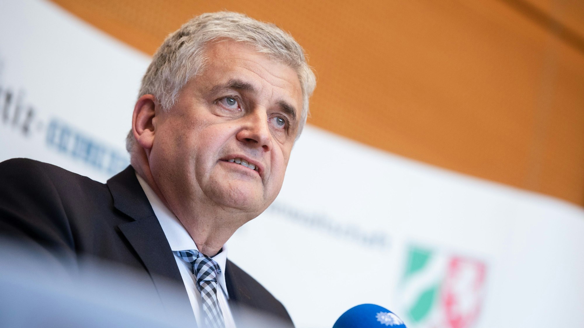 Michael Esser, Leiter Direktion Kriminalität der Kölner Polizei, bei einer Pressekonferenz am 13. Dezember 2022 in Köln.