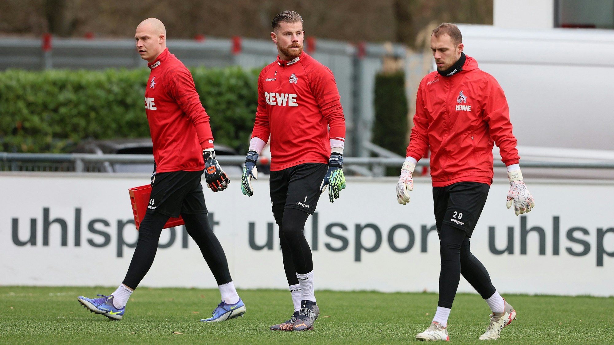 Die Keeper des 1. FC Köln Matthias Köbbing, Timo Horn, Marvin Schwäbe (v.l.n.r.) beim Training.