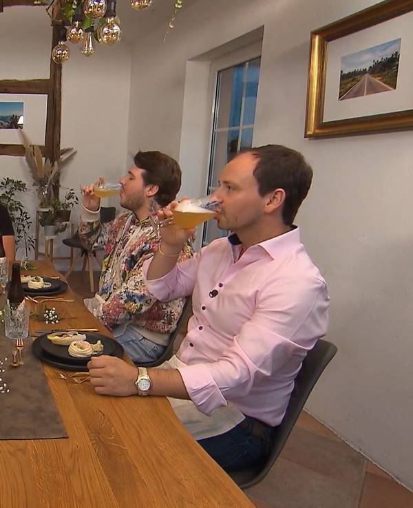 Von links: Hannes, Judith, Gastgeber Christian, Lucca und Philipp bei „Das perfekte Dinner“.