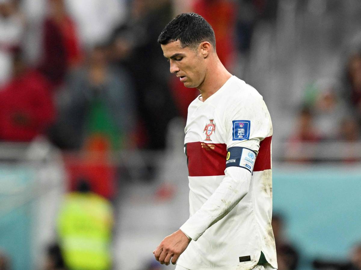 Cristiano Ronaldo geht nach dem WM-Viertelfinalspiel gegen Marokko vom Platz