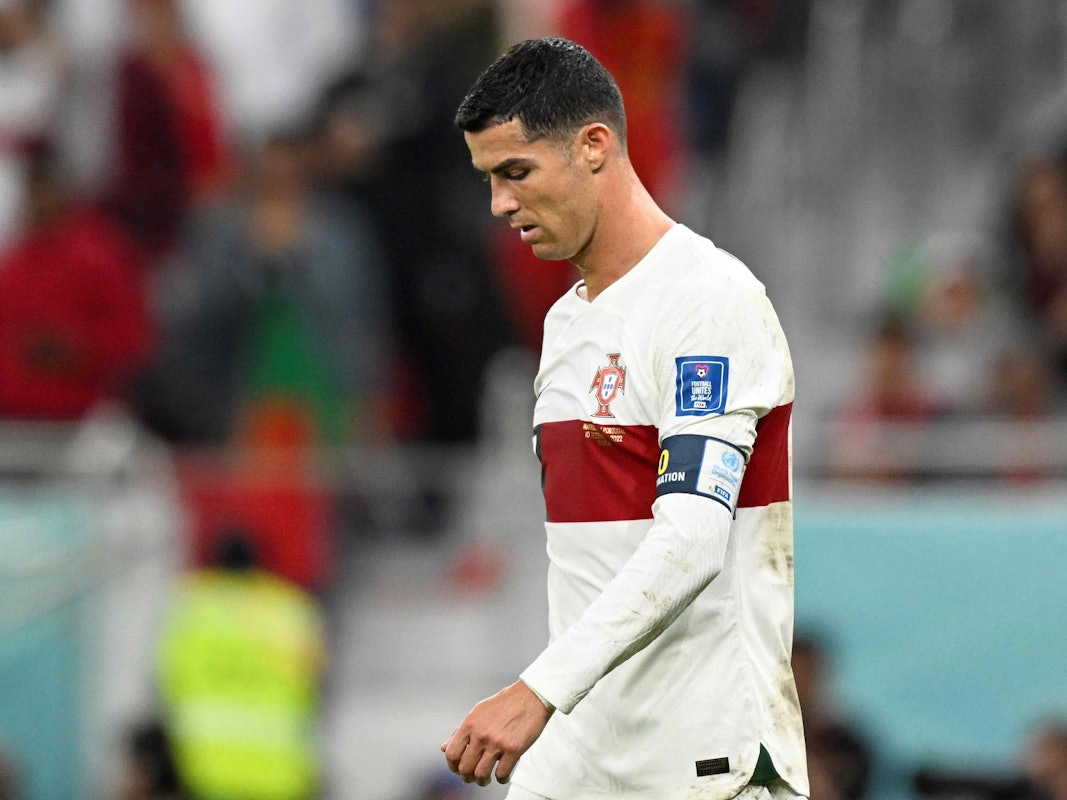 Cristiano Ronaldo geht nach dem WM-Viertelfinalspiel gegen Marokko vom Platz