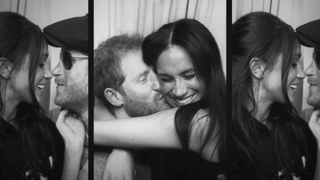 Prinz Harry küsst Herzogin Meghan auf die Wange.