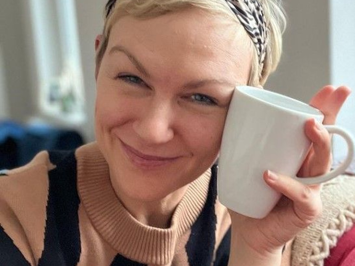 Karen Heinrichs, hier auf einem Instagram-Selfie vom 13. Dezember 2022, lächelt zufrieden in die Kamera.