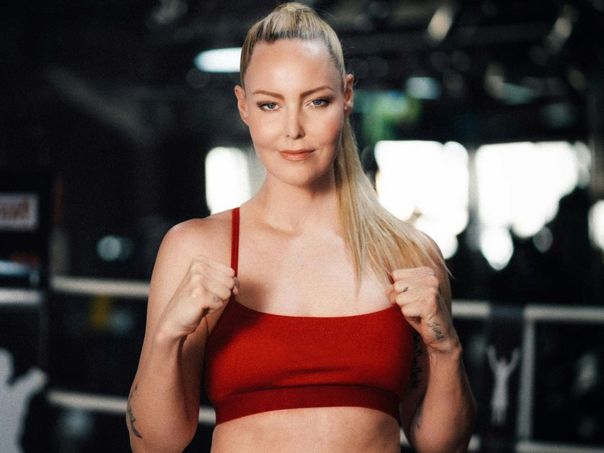 Hanna Hansen mit ihrem Gürtel als IBO-Intercontinental-Champion.