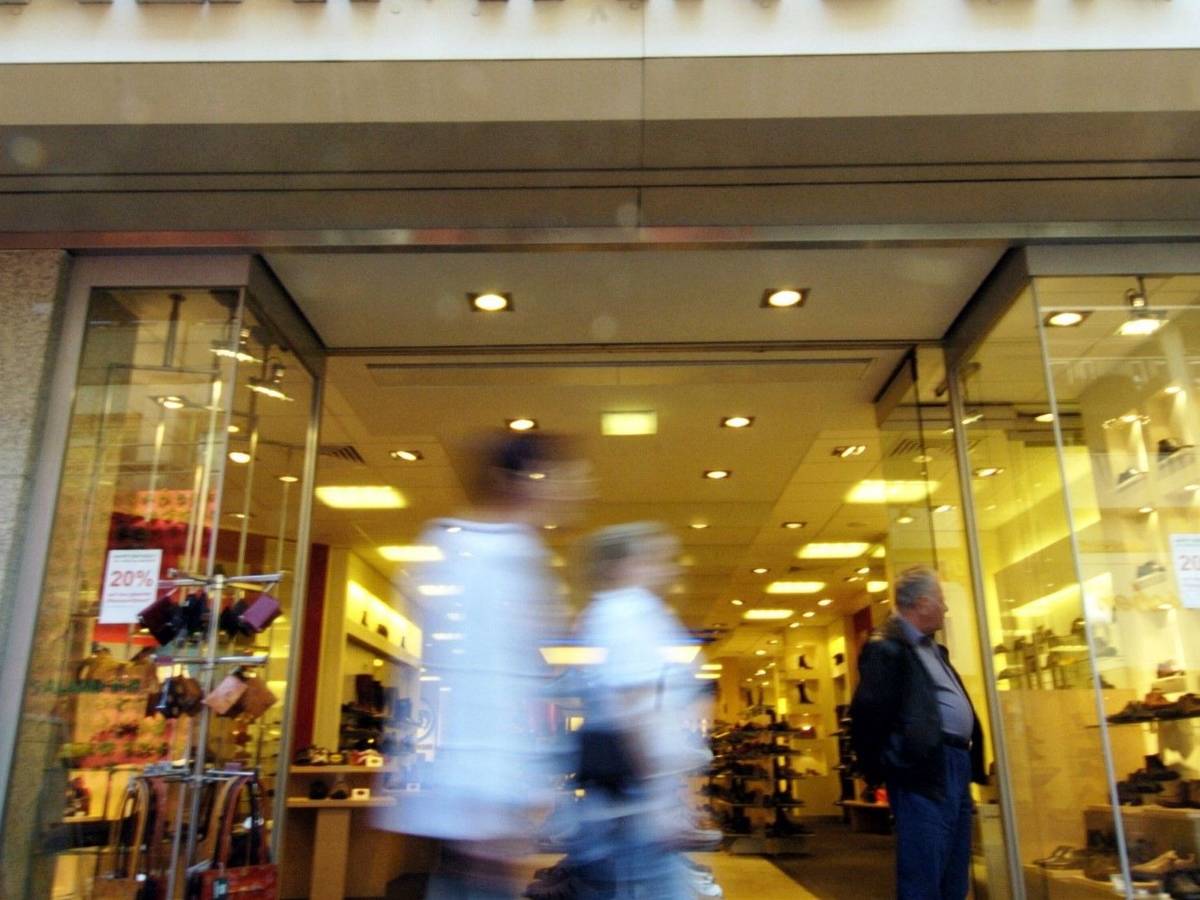 Unser Archivbild (2004) zeigt ein Salamander-Schuhgeschäft in der Düsseldorfer Innenstadt: Der Schuhhändler begibt sich nun ins Schutzschirmverfahren.