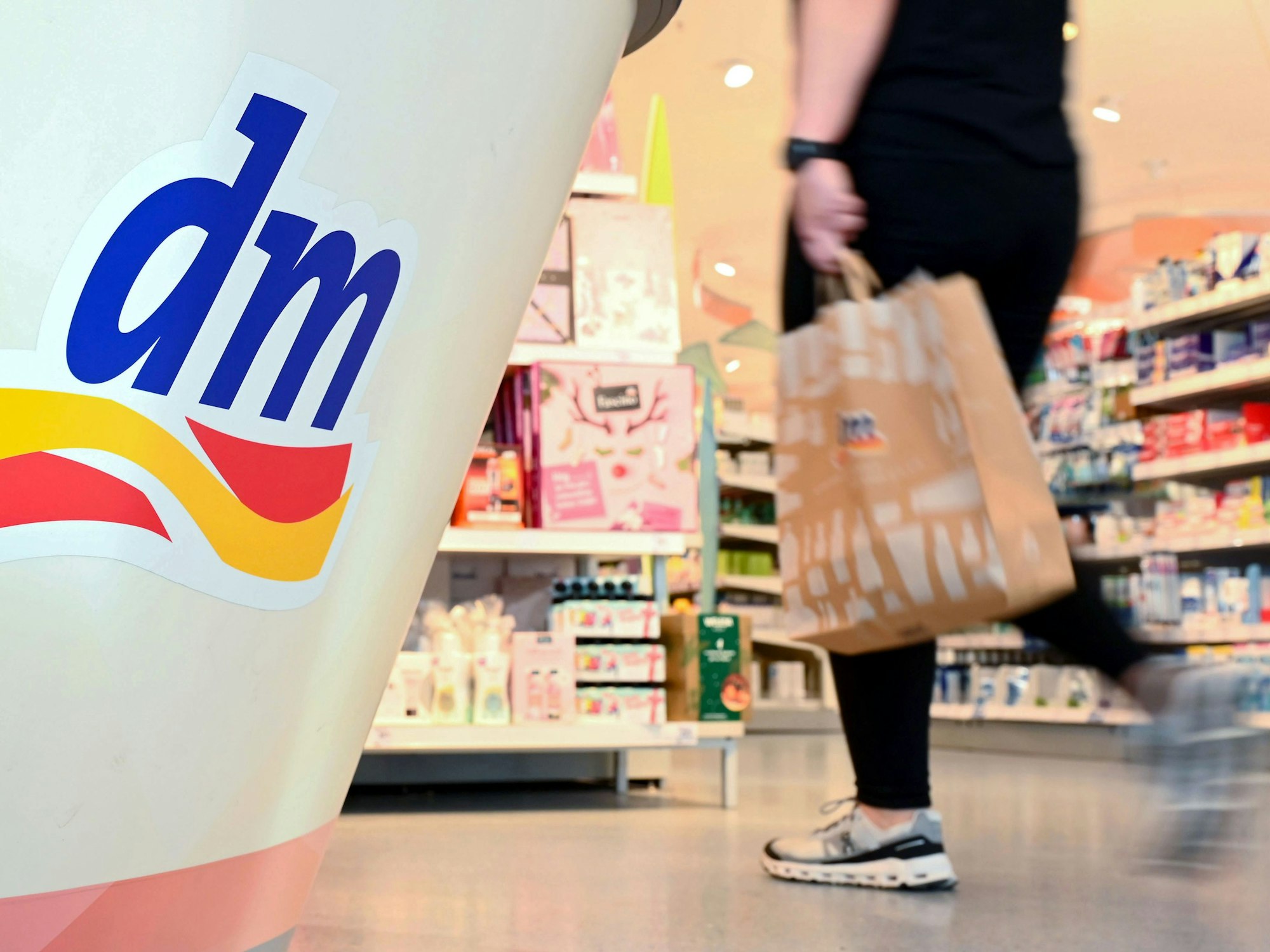 Die Drogeriemarkt-Kette hat einen Rückruf gestartet. Hier ein Foto aus einer Filiale von dm.