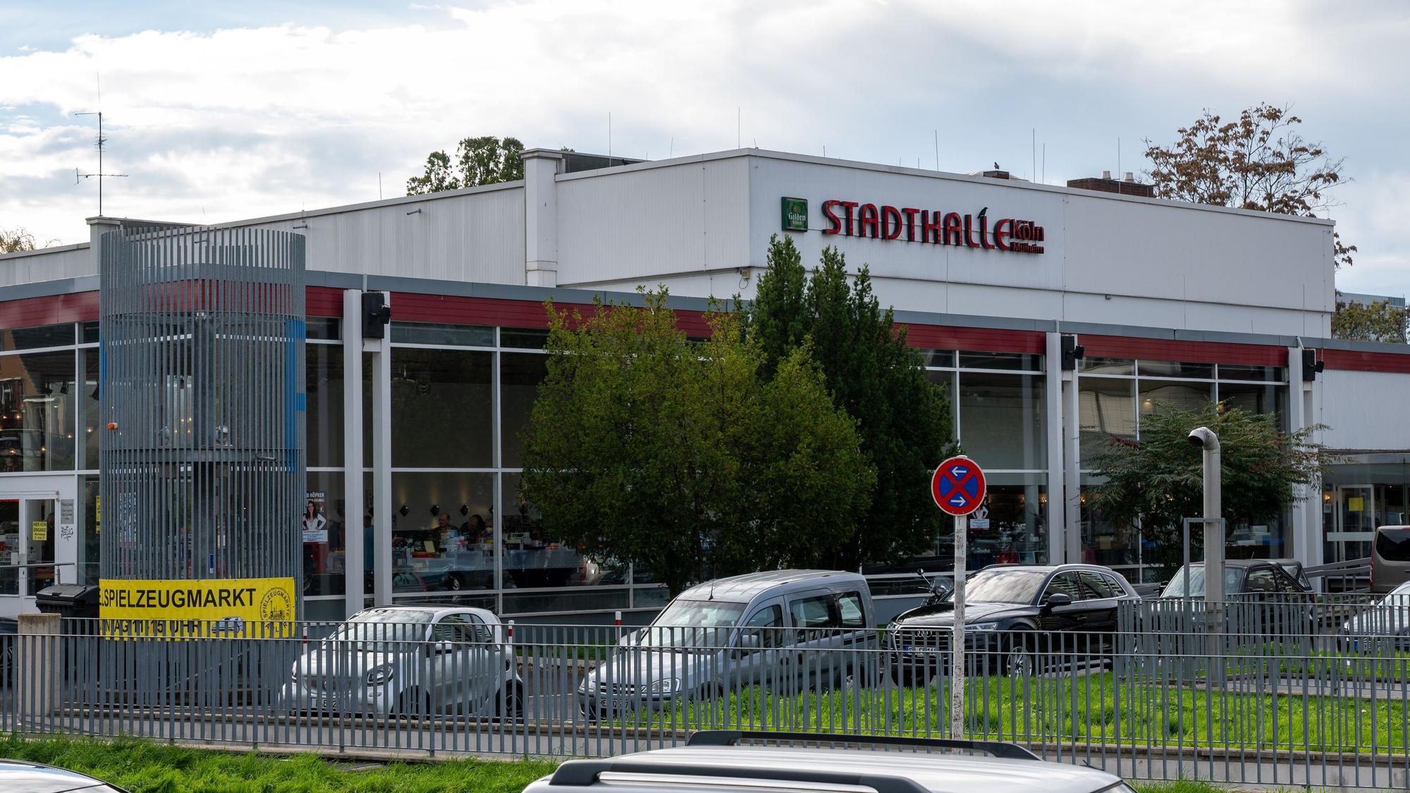 Außenansicht der Stadthalle in Köln-Mülheim. Dort werden die Weihnachts-Shows stattfinden.