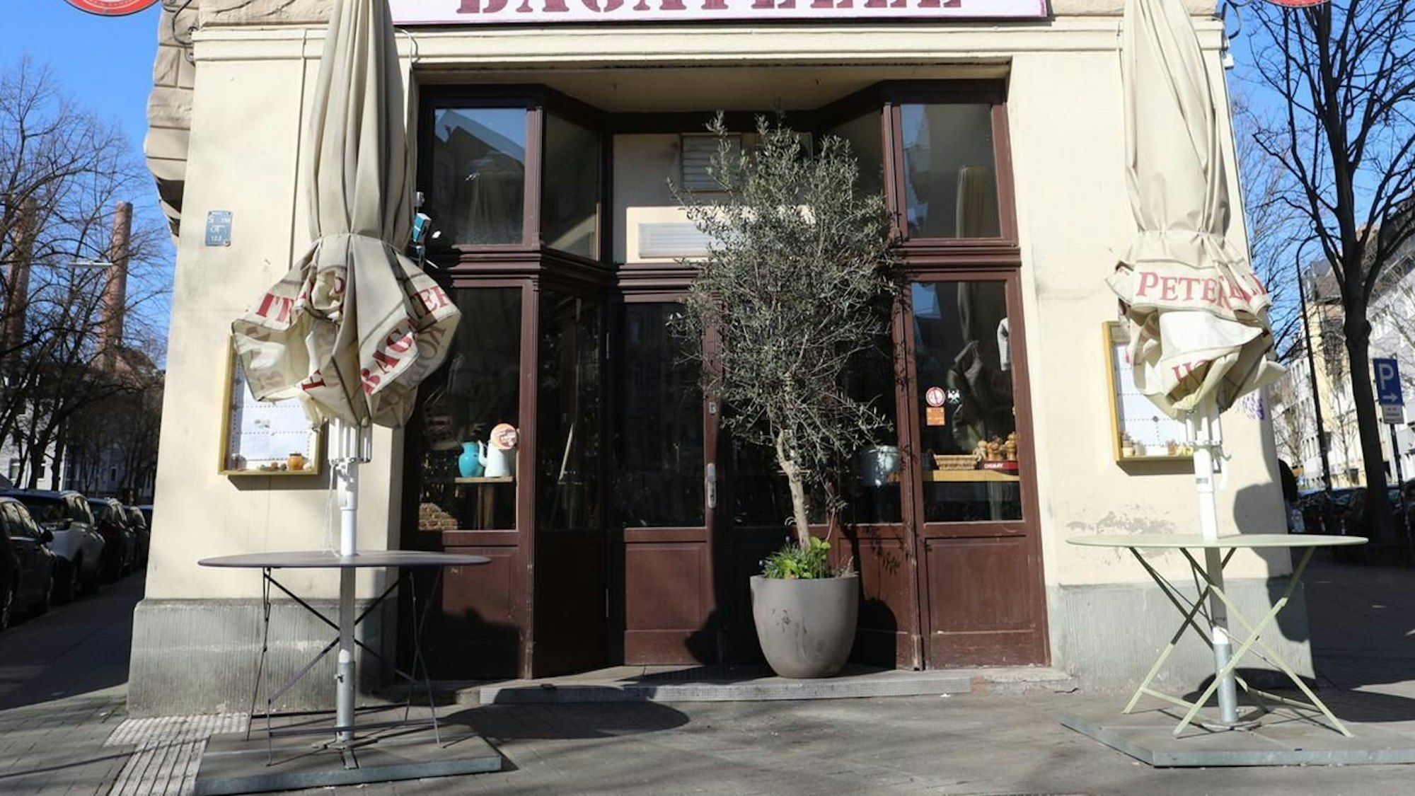 Blick auf den Eingangsbereich der Bagatelle in der Kölner Südstadt.